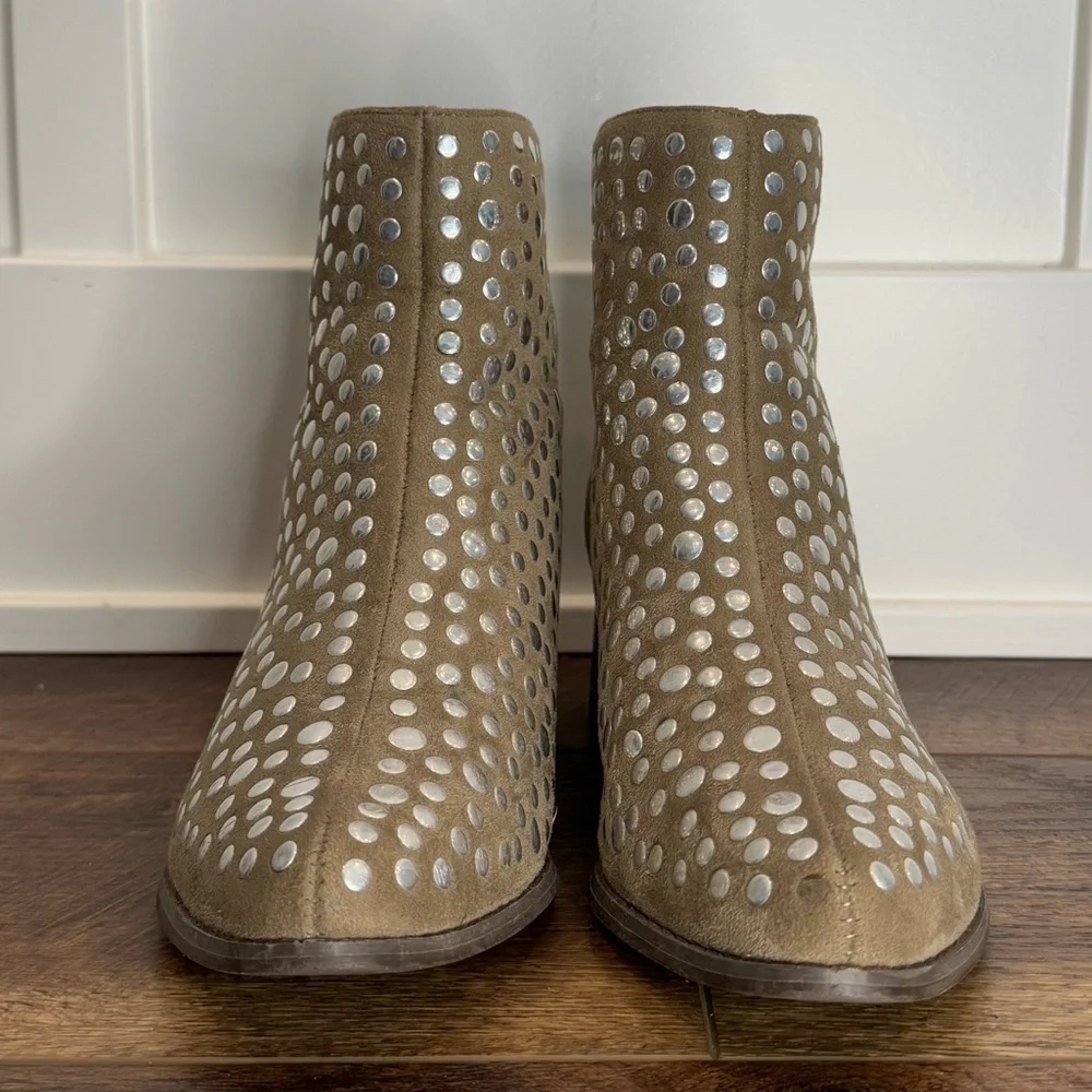 Mackin J Women's Silver Studded Taupe Brown Heeled Ankle Boots Size 8 CT - Picture 4 of 8